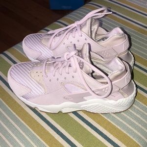 Nike huarache women’s Easter. Size 6